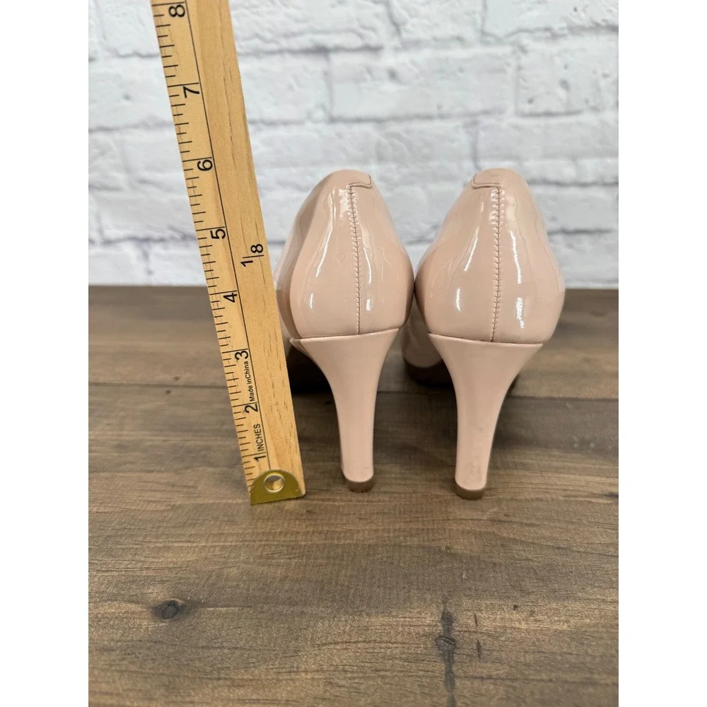 Clarks‎ Nude Patent Leather Pumps Heels Size 8 M Cushion Soft Minimalist Office
